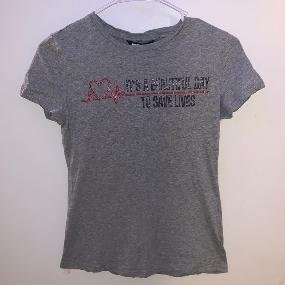 ✨gray “it’s a beautiful day to save lives”t shirt✨